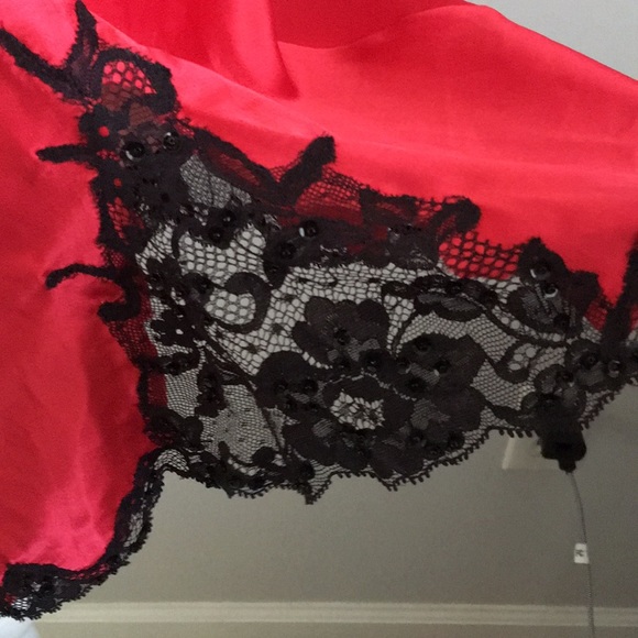 Elegant Red Satin Chemise with Black Lace Trim - Picture 7 of 8